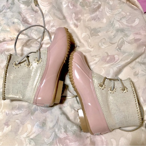 JACK ROGERS Chloe Pink Duck Ankle Boots Lace Up Shimmery Sherpa Lined Size 6 - Picture 4 of 10